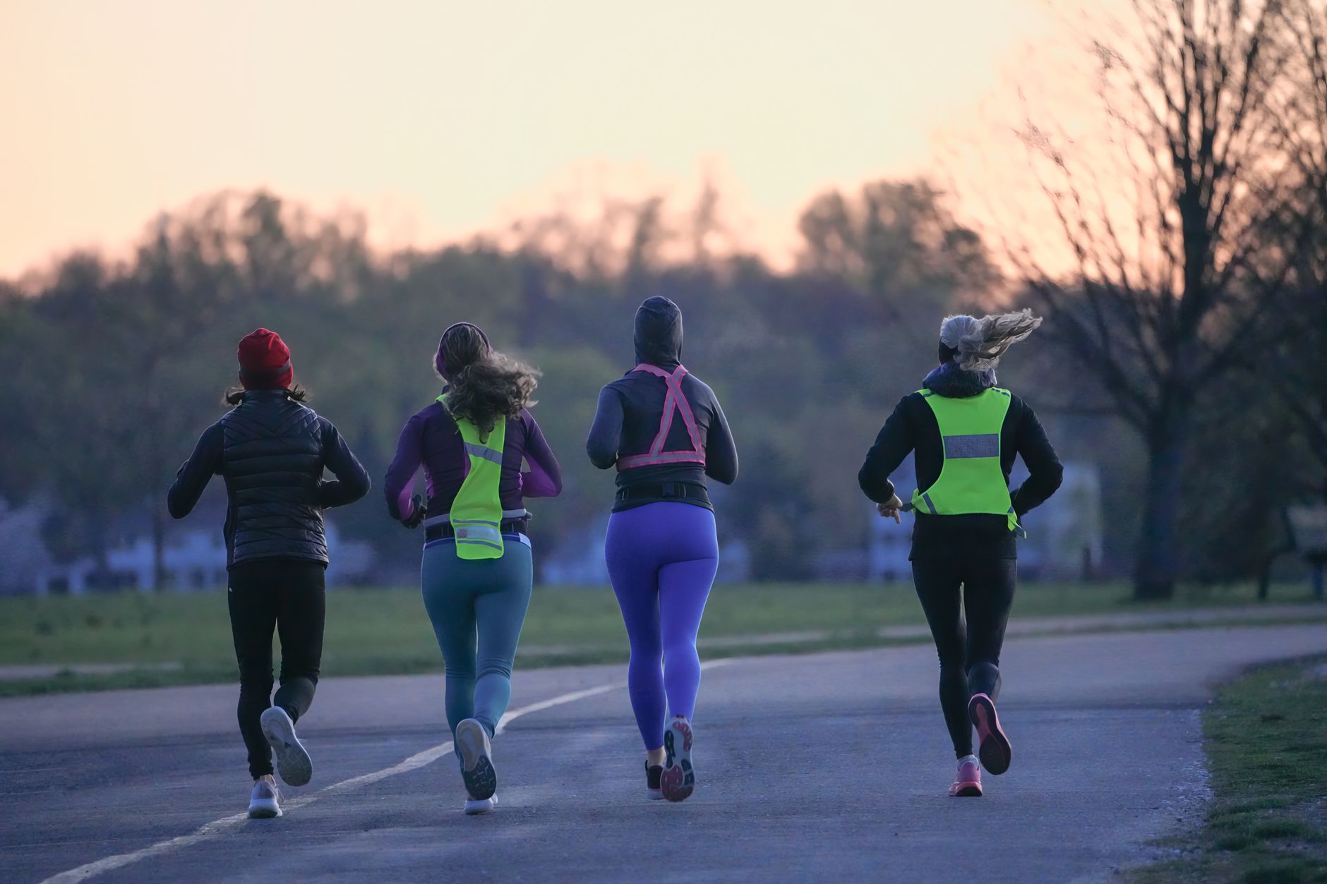 Morning vs Evening Exercise Routines: Which Is Better for Edmonton Schedules and Winters? Safety, Weather and Trail Conditions